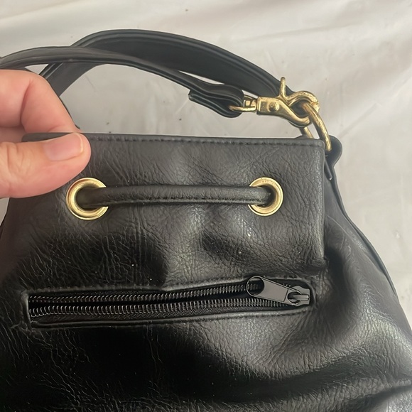 Fratelli women’s bucket bag drawstring top leather black gold medium size 8” x7” - Picture 5 of 10
